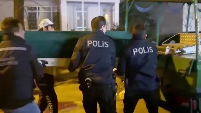 kamyon-soforunden-kan-donduran-savunma-isil-ogretmeni-ezdi-cop-poseti-sandim-dedi-1754801304864.jpeg