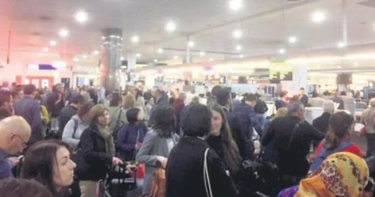 Check-in sistemi bozuldu, havalimanları karıştı