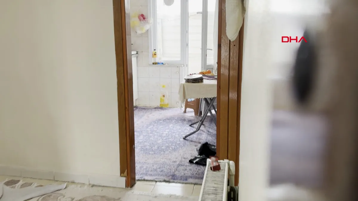 SON DAKİKA | İstanbul Bağcılar’da 3 kişinin zehirlenerek öldüğü evin içi kamerada | Video videosunu izle SON DAKİKA | İstanbul Bağcılar’da 3 kişinin zehirlenerek öldüğü evin içi kamerada | Video videosunu izle