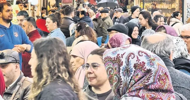 Eminönü’nde bayram alışverişi yoğunluğu