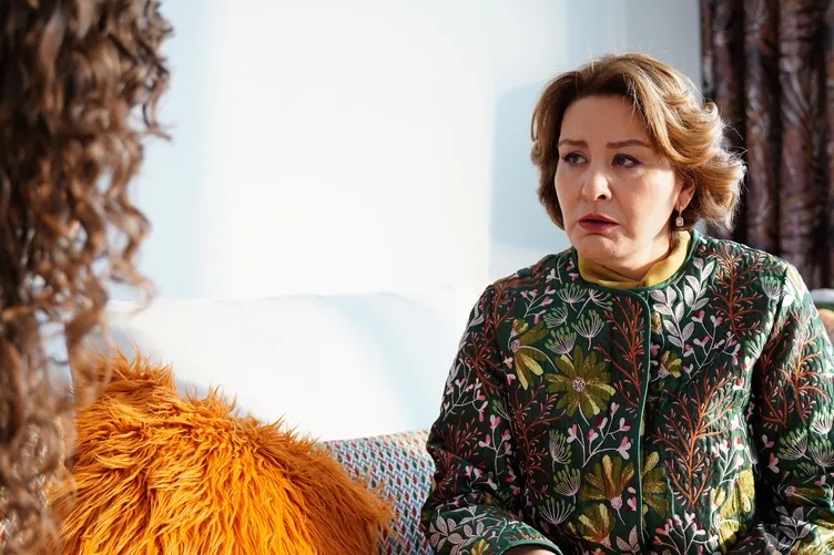 ’Bir Gece Masalı’nda Ozan Canfeza’yı kandırıyor!