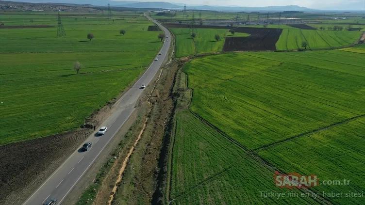 Yollar 4 metre kaydı! Bölge havadan böyle görüntülendi: Deprem en çok orayı vurdu