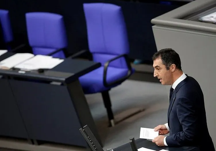 Alman Milletvekili Cem Özdemir’in kirli mazisi