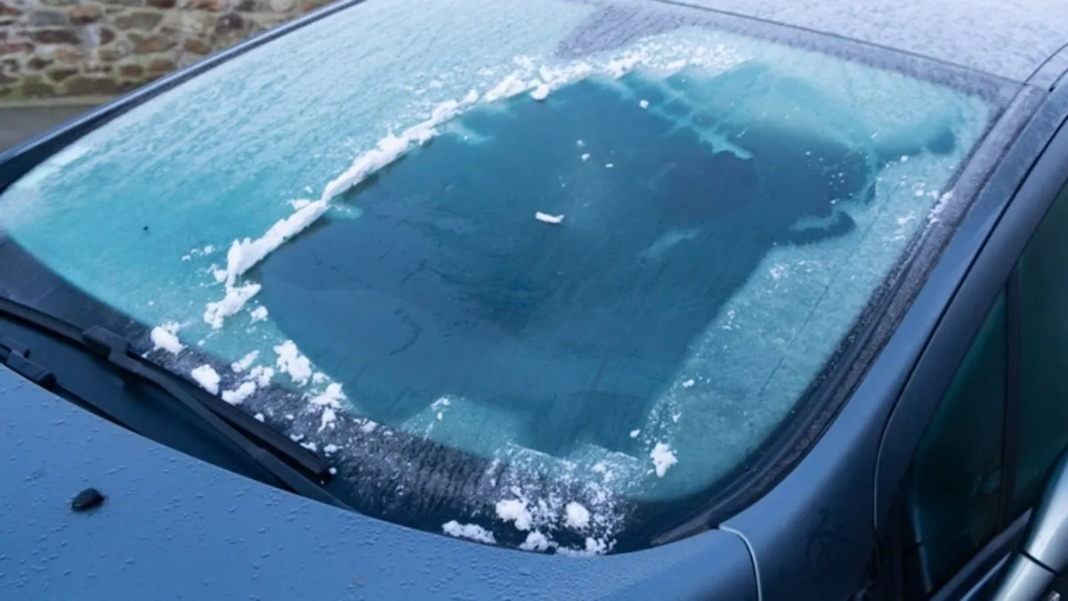 Uzmanından buz tutan camları çözen tek yöntem! “Bu hata arabanın motoruna zarar veriyor” Uzmanından buz tutan camları çözen tek yöntem! “Bu hata arabanın motoruna zarar veriyor”