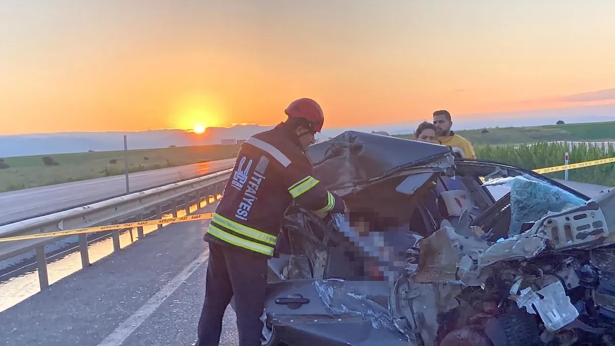 SON DAKİKA | Erzurum’da feci kaza: Otomobil kamyonete ok gibi saplandı! 3 ölü, 3 yaralı SON DAKİKA | Erzurum’da feci kaza: Otomobil kamyonete ok gibi saplandı! 3 ölü, 3 yaralı