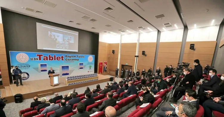 Canlı ders için 60 bin tablet