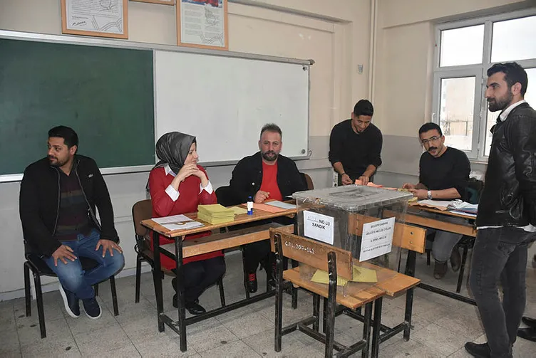 Türkiye sandık başında! 57 milyon seçmen tercihini yapıyor