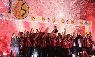 Eskişehirspor’un şampiyonluğu kutlandı