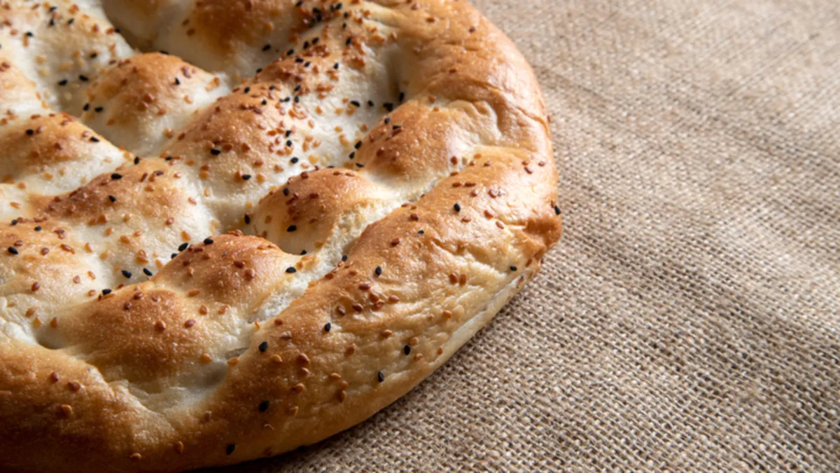 Adım adım en kolay ramazan pidesi tarifi! İftar sofralarının yıldızı olacak…