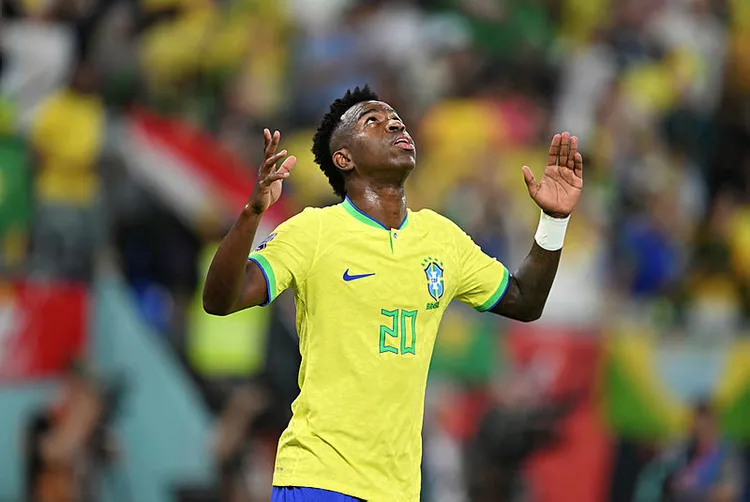 usta-yazar-vinicius-jr-icin-neymar-ornegini-verdi-buyuk-yol-ayrimi-1670311283861.jpg