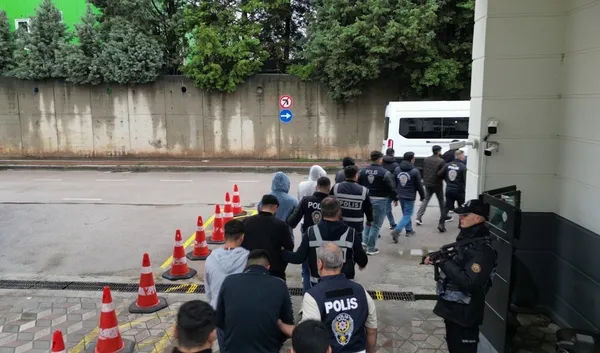 kocaeli-merkezli-14-ilde-yasa-disi-bahis-operasyonu-62-milyarlik-vurgun-1792223810052.jpg