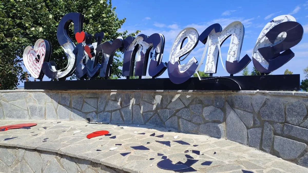 Sürmene'de balyozla Tanıtım Parkı’na saldırı kameraya yakalandı