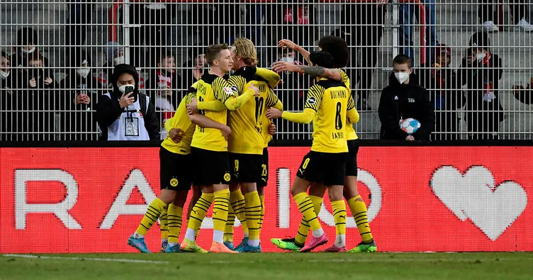 Borussia Dortmund 3 puanı 3 golle aldı