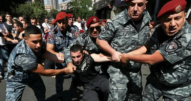 Ermenistan’da darbe girişimi iddiasıyla 8 komutana gözaltı Ermenistan’da darbe girişimi iddiasıyla 8 komutana gözaltı