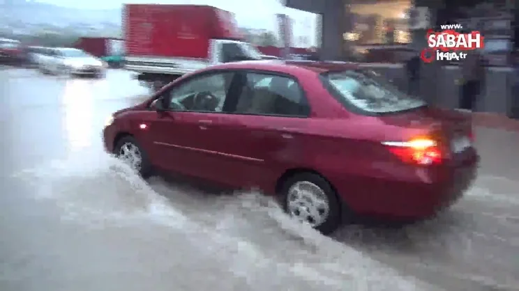 Sağanak yağış sele neden oldu, vatandaşlar zor anlar yaşadı