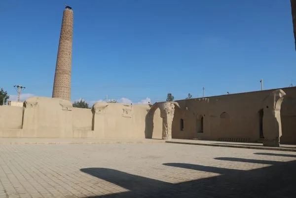 İran'ın Simnan eyaletindeki Selçuklu minareleri tarihi günümüze taşıyor