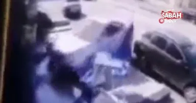 Filistin’de otomobil alışveriş merkezine daldı: 2 yaralı | Video
