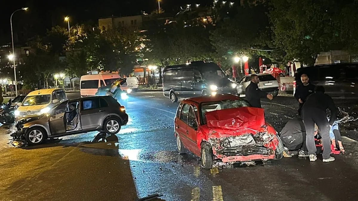 Nevşehir'de iki otomobil kafa kafaya çarpıştı: Yaralılar var