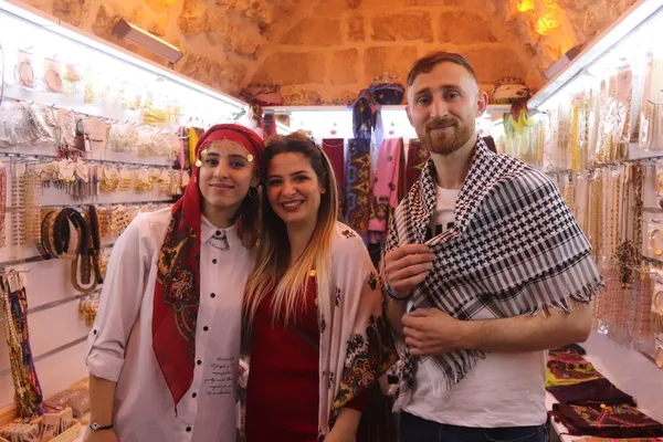 binlerce-turist-bayramda-midyata-akin-etti-1682246469643.jpg