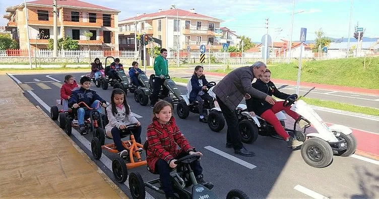 Bu parkta çocuklar trafik kurallarını uygulayarak öğreniyorlar