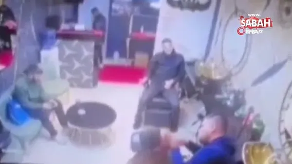 İzmir’de berber dükkanındaki şahsa silahlı saldırı | Video