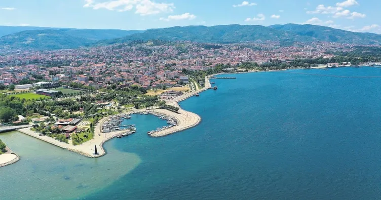 Gölcük 21 yılda küllerinden doğdu