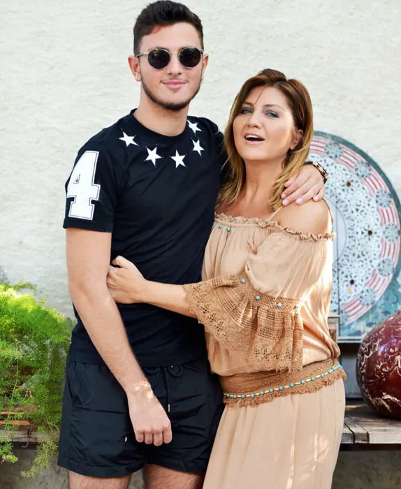 Sibel Can’ın küçük oğlu Emir mankenlere taş çıkarıyor! Ablası Melisa Ural paylaştı Emir Aksüt ilgi odağı oldu!