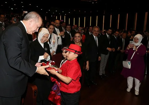 Cumhurbaşkanı Erdoğan Beştepe'de Romanlarla buluştu!