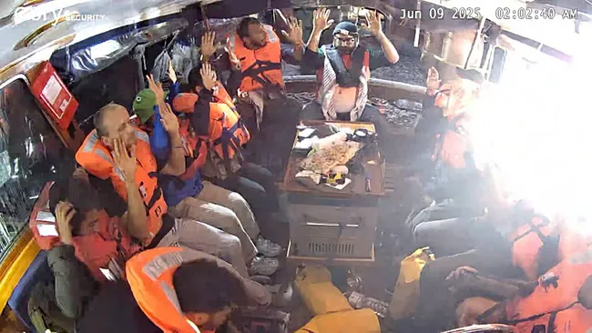 Gazze'ye Umut Taşıyan Gemide Gerilim Tırmanıyor