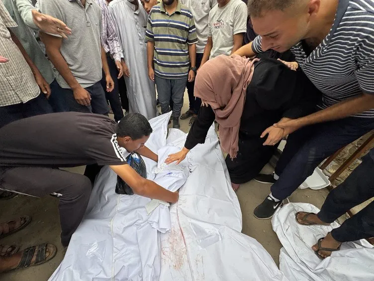 SON DAKİKA | Katil İsrail Gazze’de 18 bin 500’den fazla çocuğu öldürdü! 9 çocuk doğduğu gün katledildi