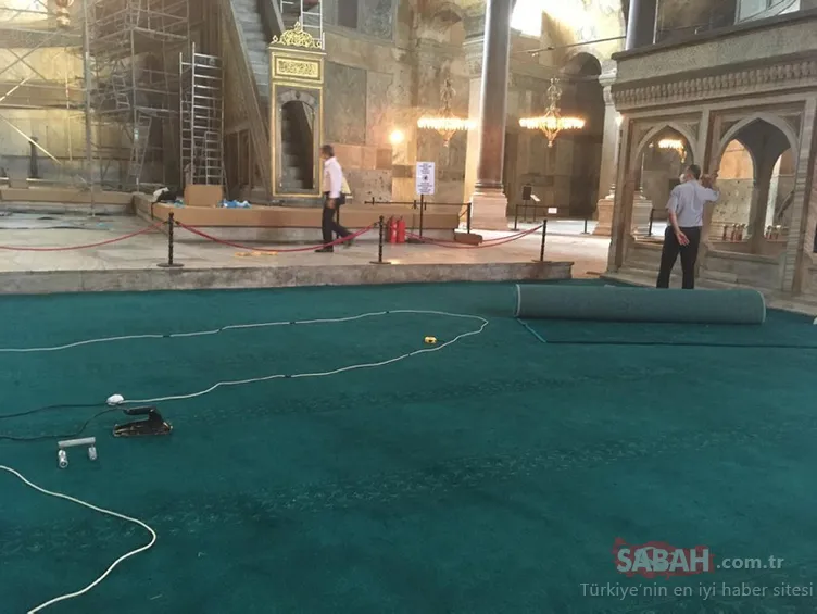 Εικόνες της τελευταίας στιγμής και όλες οι εξελίξεις από την Αγία Σοφία που προετοιμάστηκαν για την προσευχή της Παρασκευής