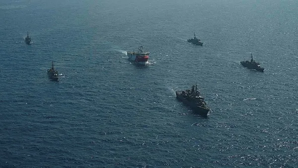 Oruç Reis'in rotası panikletti! Yunanistan izinleri iptal edip AB'den yardım istedi