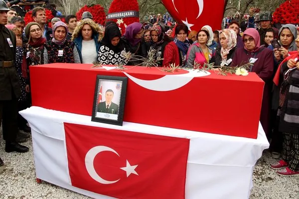 Muğla şehidini zeytin dallarıyla uğurladı