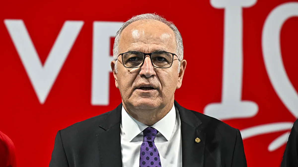 Mehmet Akif Üstündağ: Kadınıyla erkeğiyle Türk voleybolu bu ülkenin gururu olmaya devam ediyor Mehmet Akif Üstündağ: Kadınıyla erkeğiyle Türk voleybolu bu ülkenin gururu olmaya devam ediyor