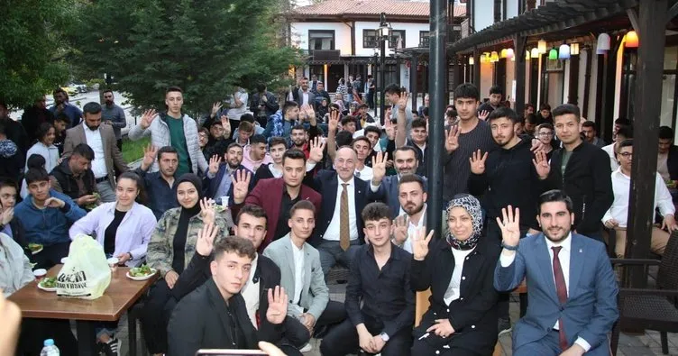 AK Parti adayı Mustafa Kaplan: 14  Mayıs için gençlerimizle sözleştik