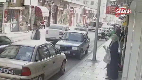 Faciadan kıl payı dönüldü: Kaldırıma çıkıp yayaya çarpan araç kamerada | Video