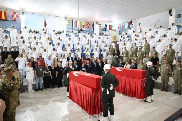 Şehitler için düzenlenen tören