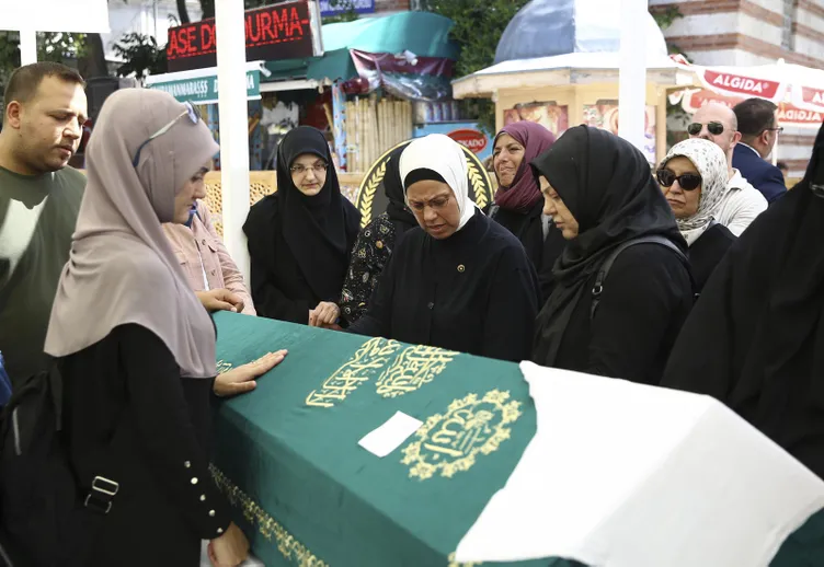 Şule Yüksel Şenler son yolculuğuna uğurlandı