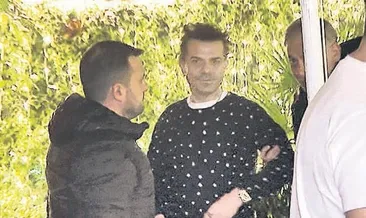 Tutun kollarımdan düşerim şimdi