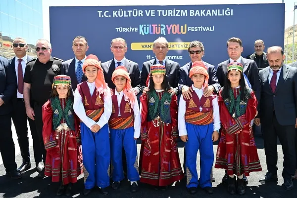 vanda-dokuz-gun-surecek-kultur-sanat-ve-lezzet-soleni-basladi-1783761527022.jpeg
