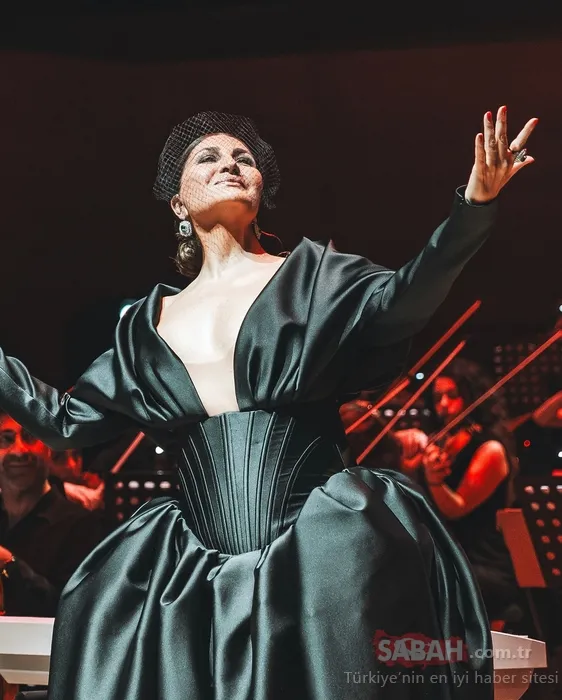 Sibel Can Lady Gaga oldu! Yine sosyal medyanın diline düştü! Modacısını acilen değiştirmeli