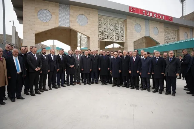 bakan-bolat-irana-acilan-kapilarda-sorun-yok-1775166298407.jpg Bakan Bolat: