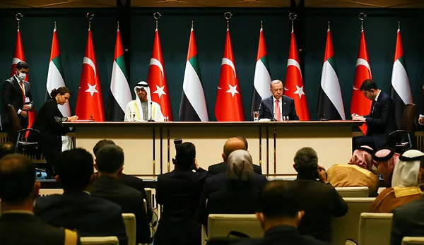 son-dakika-bae-veliaht-prensi-zayed-turkiyede-iki-ulke-arasinda-kritik-anlasmalar-imzalandi-1637768695061.jpg