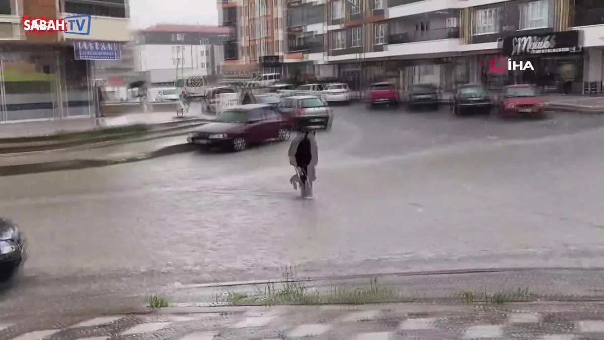 Ankara’da şiddetli yağan yağmur dolu yağışını da beraberinde getirdi | Video videosunu izle Ankara’da şiddetli yağan yağmur dolu yağışını da beraberinde getirdi | Video videosunu izle