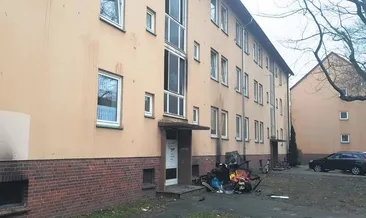 Üç binayı ateşe verdiler