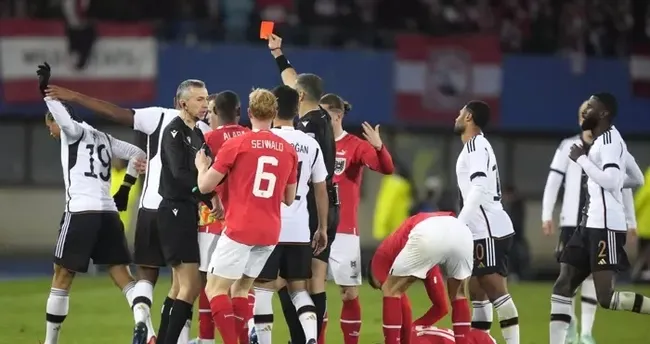 Futbolda turuncu kart geliyor! İlk olarak Premier Lig’de denenecek! Futbolda turuncu kart geliyor! İlk olarak Premier Lig’de denenecek!