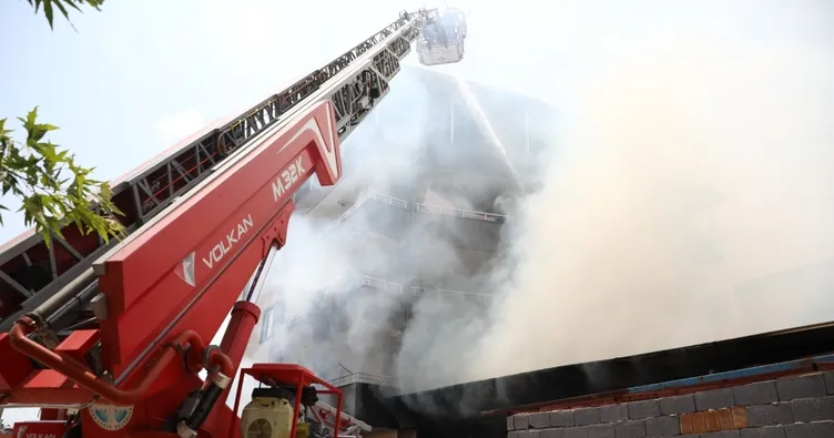 Yangında mahsur kalan anneanne ve torunu komşuları kurtardı