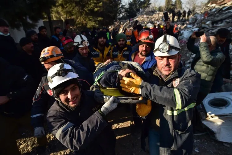 SON DAKİKA: Kahramanmaraş’ta 202. saatte mucize! Deprem enkazından 4 can çıkarıldı!
