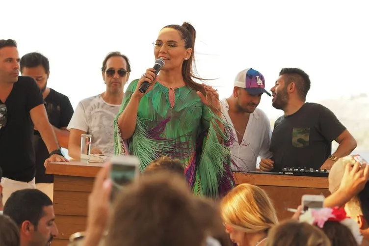 Demet Akalın bebek mi bekliyor? Sayfa 6 Son Dakika Demet Akalın bebek mi bekliyor? Sayfa 6 Son Dakika