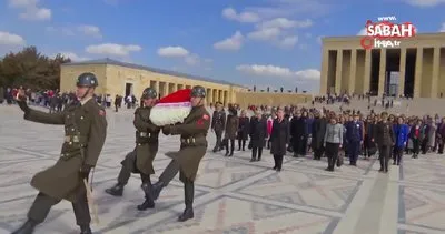 Milli Savunma Bakanı Akar’ın eşi Şule Akar ve beraberindeki komutan eşleri Anıtkabir’i ziyaret etti | Video